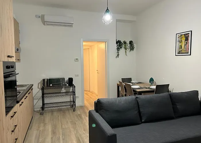 Kibilu - Via Valtellina - Quartiere Isola - Stazione Garibaldi - Monumentale - Vicinanze Brera